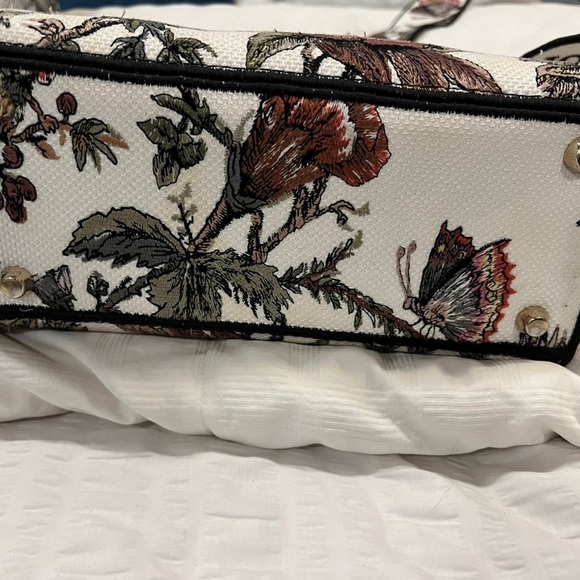 Dior Lady D-lite bag. Excellent condition. Comes with box - Picture 5 of 9